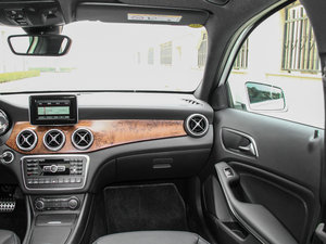 2015GLA 260 4MATIC g