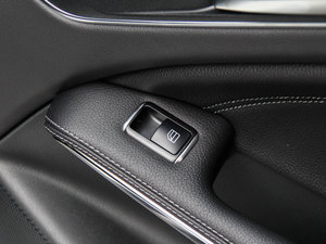 2015GLA 260 4MATIC п؅^(q)