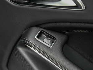 2015GLA 260 4MATIC п؅^(q)