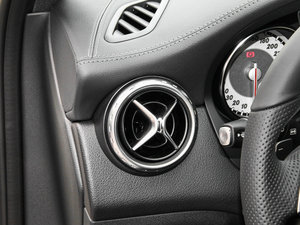 2015GLA 260 4MATIC п؅^(q)