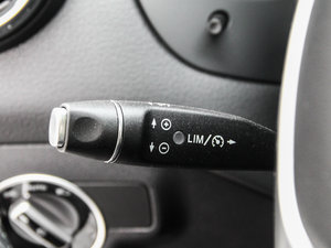 2015GLA 260 4MATIC п؅^