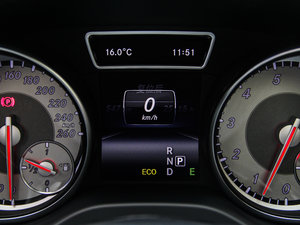 2015GLA 260 4MATIC п؅^