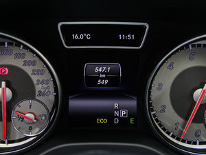 2015GLA 260 4MATIC п؅^