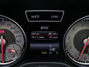 2015GLA 260 4MATIC п؅^