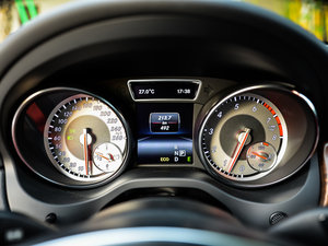 2015GLA 260 4MATIC п؅^(q)