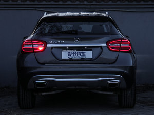 2015GLA 200 ^