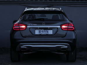 2015GLA 200 ^