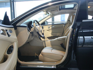 2009款CLS 350 前排空间