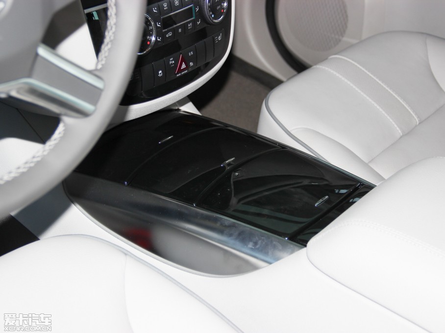 2014YR R 400 4MATIC̄