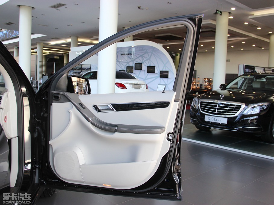 2014YR R 400 4MATIC̄(w)