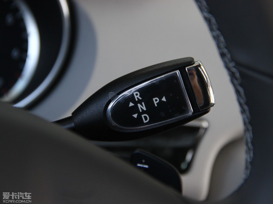 2014YR(j) R 400 4MATIC̄(w)