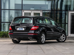 2014R 320 4MATIC̄ w^