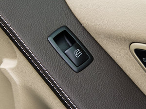 2014R 320 4MATIC̄ п؅^