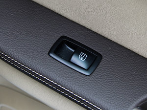 2014R 320 4MATIC̄ п؅^