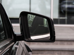 2014R 320 4MATIC̄ ^