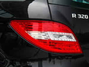 2014R 320 4MATIC̄ ^