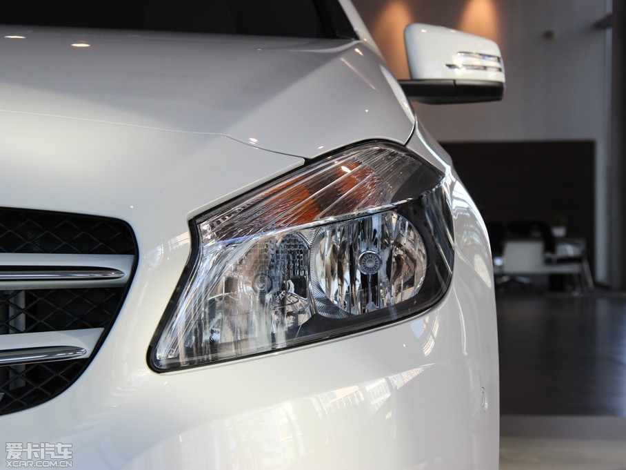 2015��YA��(�M��) A 180