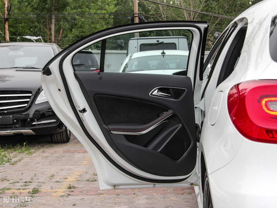 2015YA(M) A 200 \