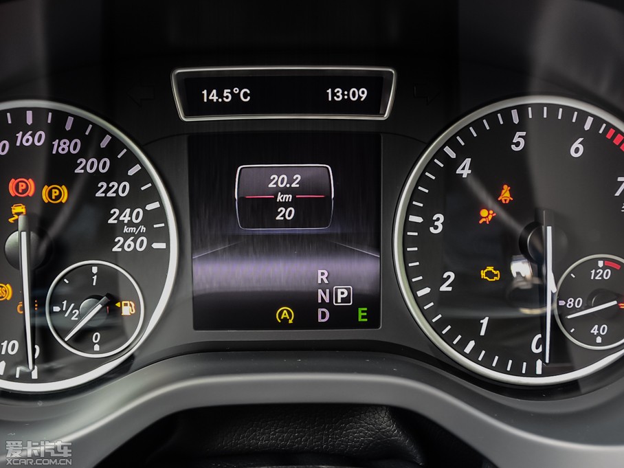 2015��YA��(�M��) A 180 �˜���