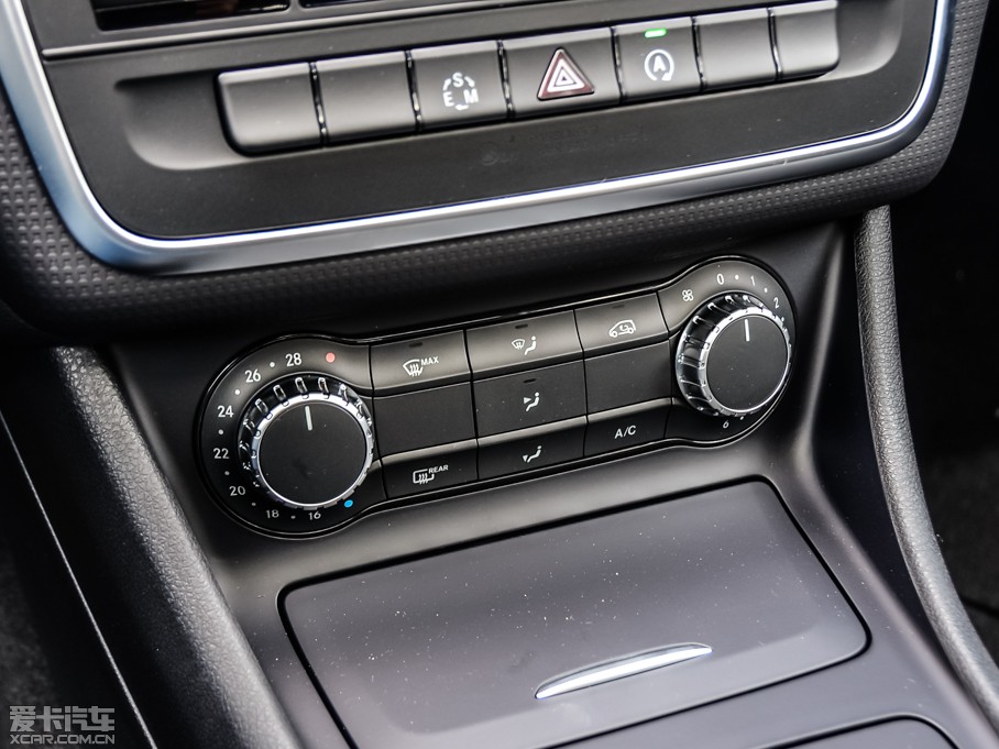 2015��YA��(�M��) A 180 �˜���