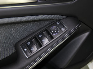 2015款A 180 主驾车窗控制区	