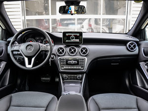 2015款A 180 标准型 内饰全景