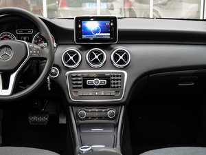 2015款A 180 标准型 中控台
