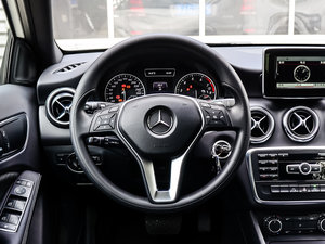 2015款A 180 标准型 方向盘