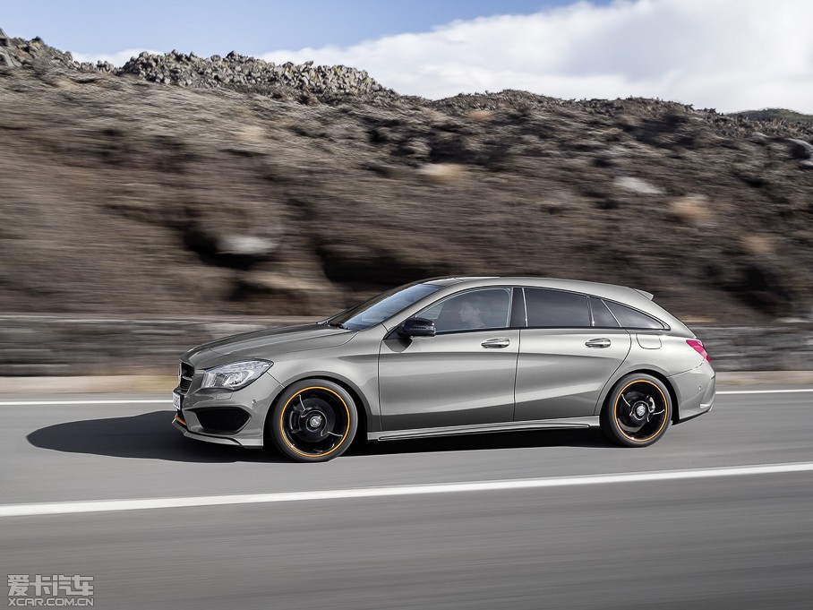 2015��YCLA�C��܇ CLA 250 AMG Line