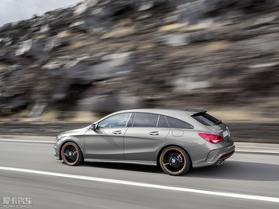 2015��YCLA�C��܇ CLA 250 AMG Line