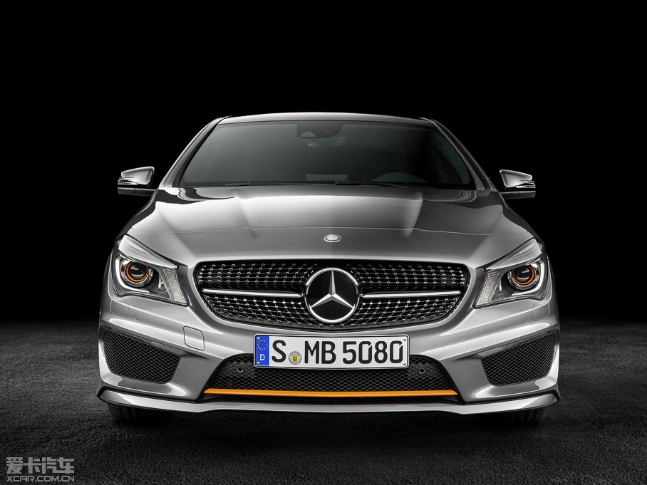 2015��YCLA�C��܇ CLA 250 AMG Line