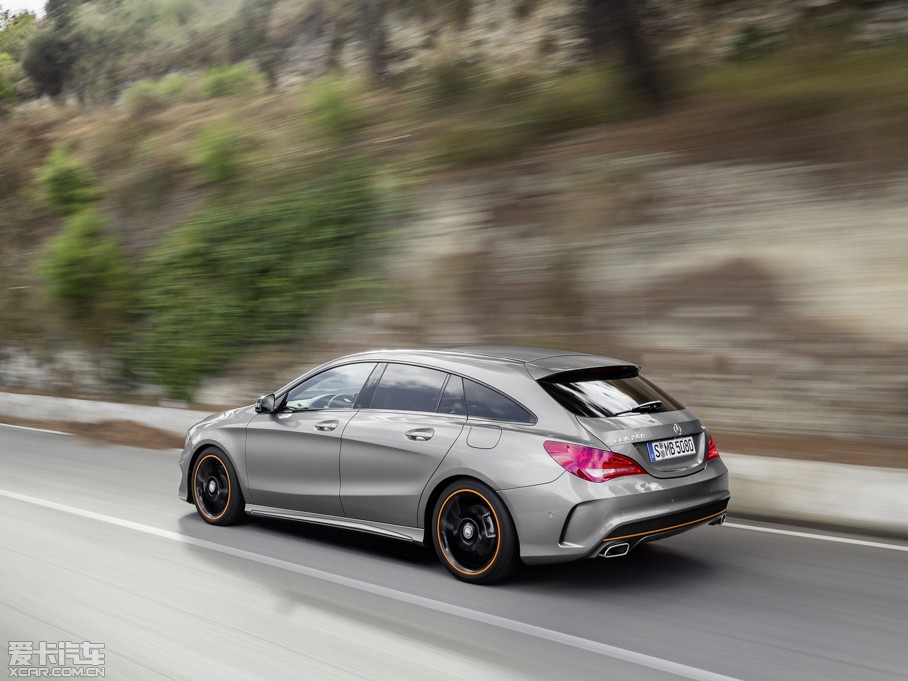 2015��YCLA�C��܇ CLA 250 AMG Line