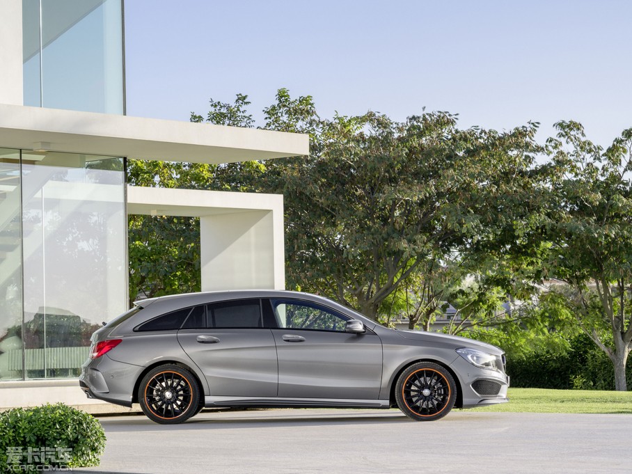 2015��YCLA�C��܇ CLA 250 AMG Line