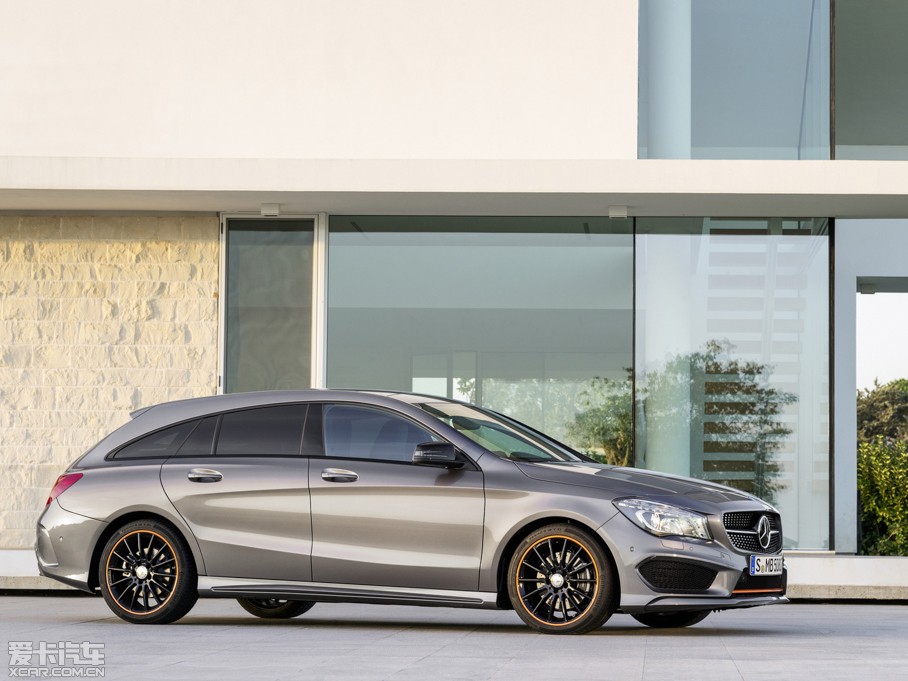 2015��YCLA�C��܇ CLA 250 AMG Line
