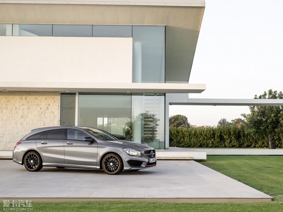 2015��YCLA�C��܇ CLA 250 AMG Line