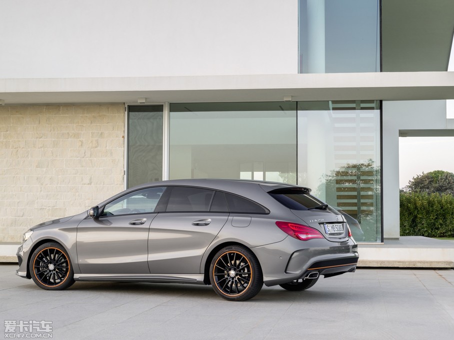 2015��YCLA�C��܇ CLA 250 AMG Line