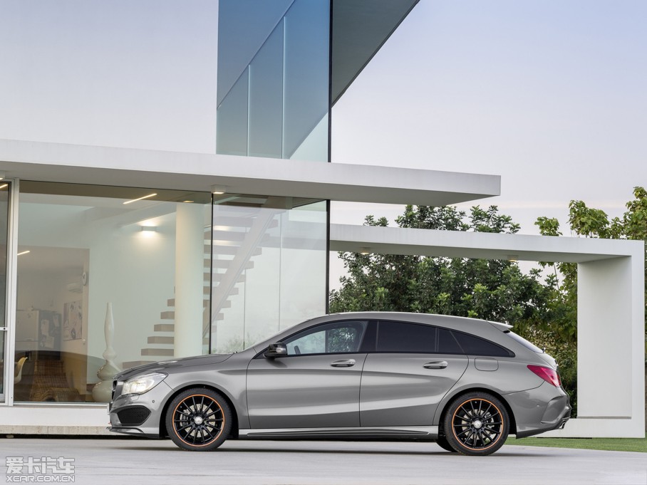 2015��YCLA�C��܇ CLA 250 AMG Line