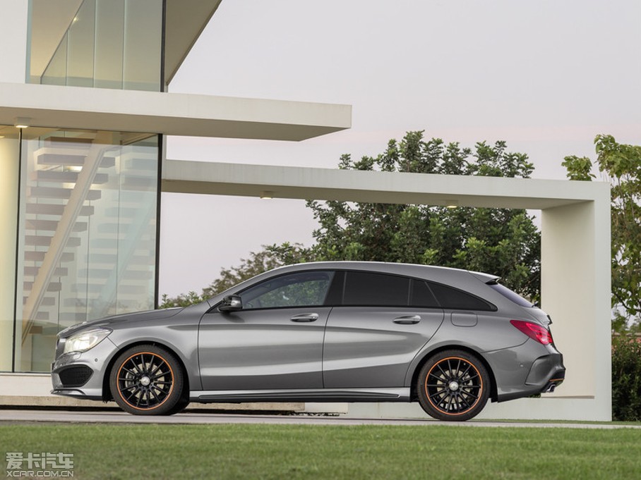 2015��YCLA�C��܇ CLA 250 AMG Line