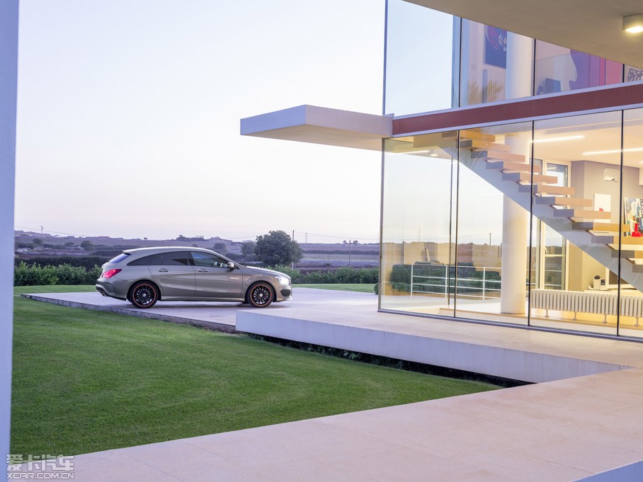 2015��YCLA�C��܇ CLA 250 AMG Line