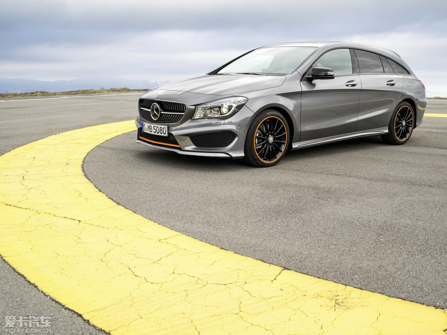 2015��YCLA�C��܇ CLA 250 AMG Line