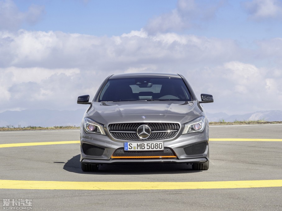 2015��YCLA�C��܇ CLA 250 AMG Line