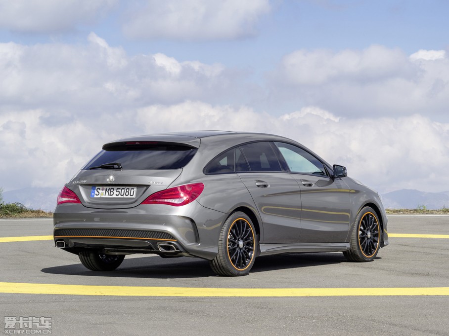 2015��YCLA�C��܇ CLA 250 AMG Line