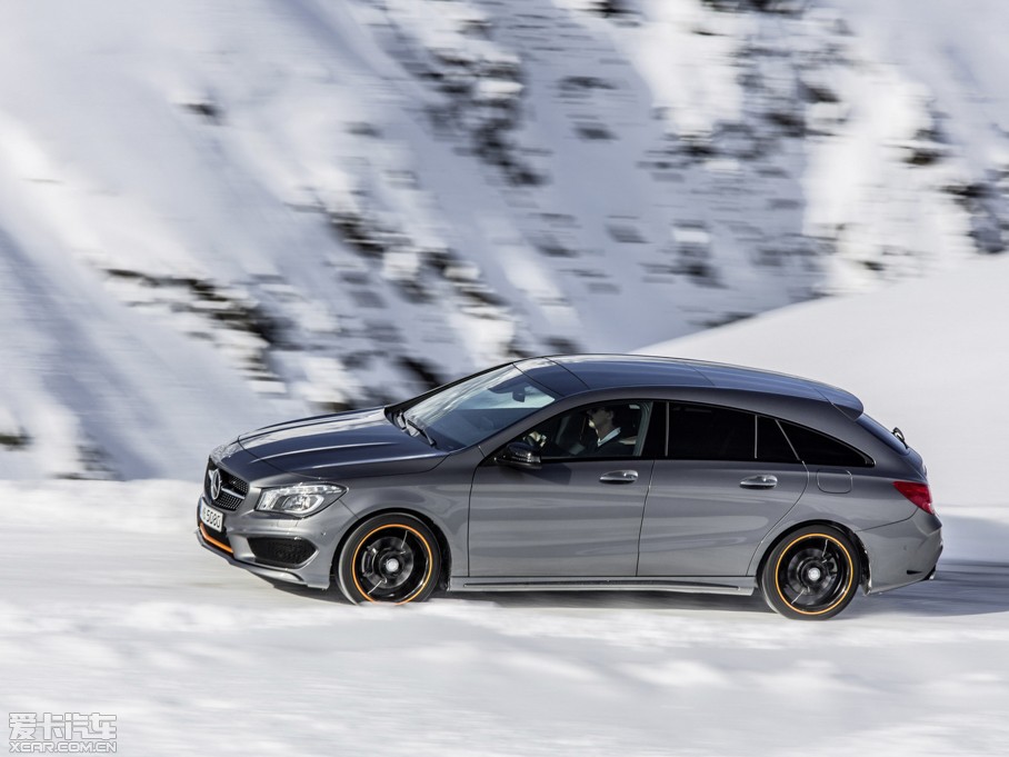 2015��YCLA�C��܇ CLA 250 AMG Line