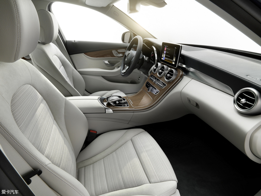 2015��YC�����ʽ��τ���(�M��) C 300