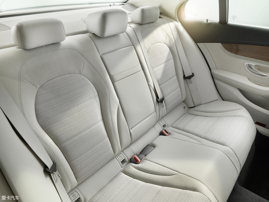 2015��YC�����ʽ��τ���(�M��) C 300