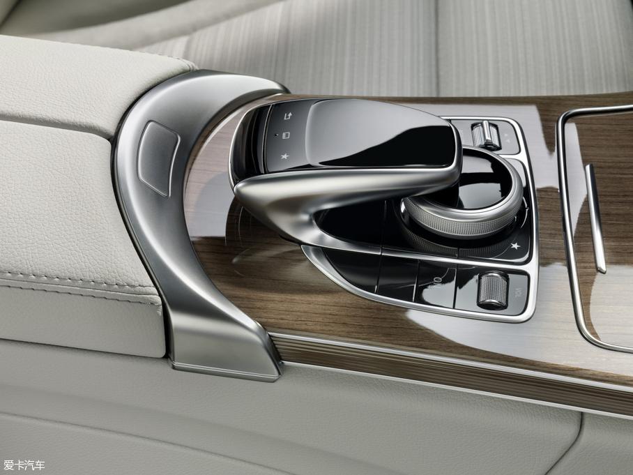 2015��YC�����ʽ��τ���(�M��) C 300