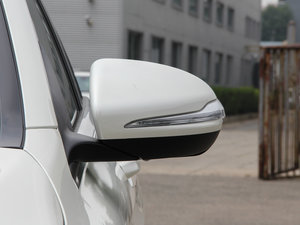 2015款C 200 后视镜