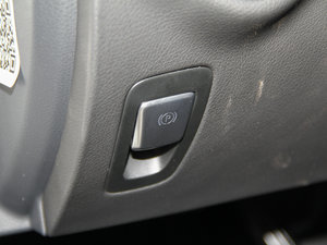 2015款C 200 驻车制动器