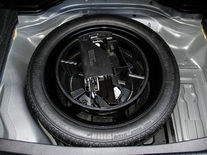 2015款CLS 400 4MATIC 备胎
