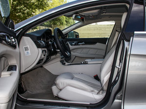 2015款CLS 400 4MATIC 前排空间